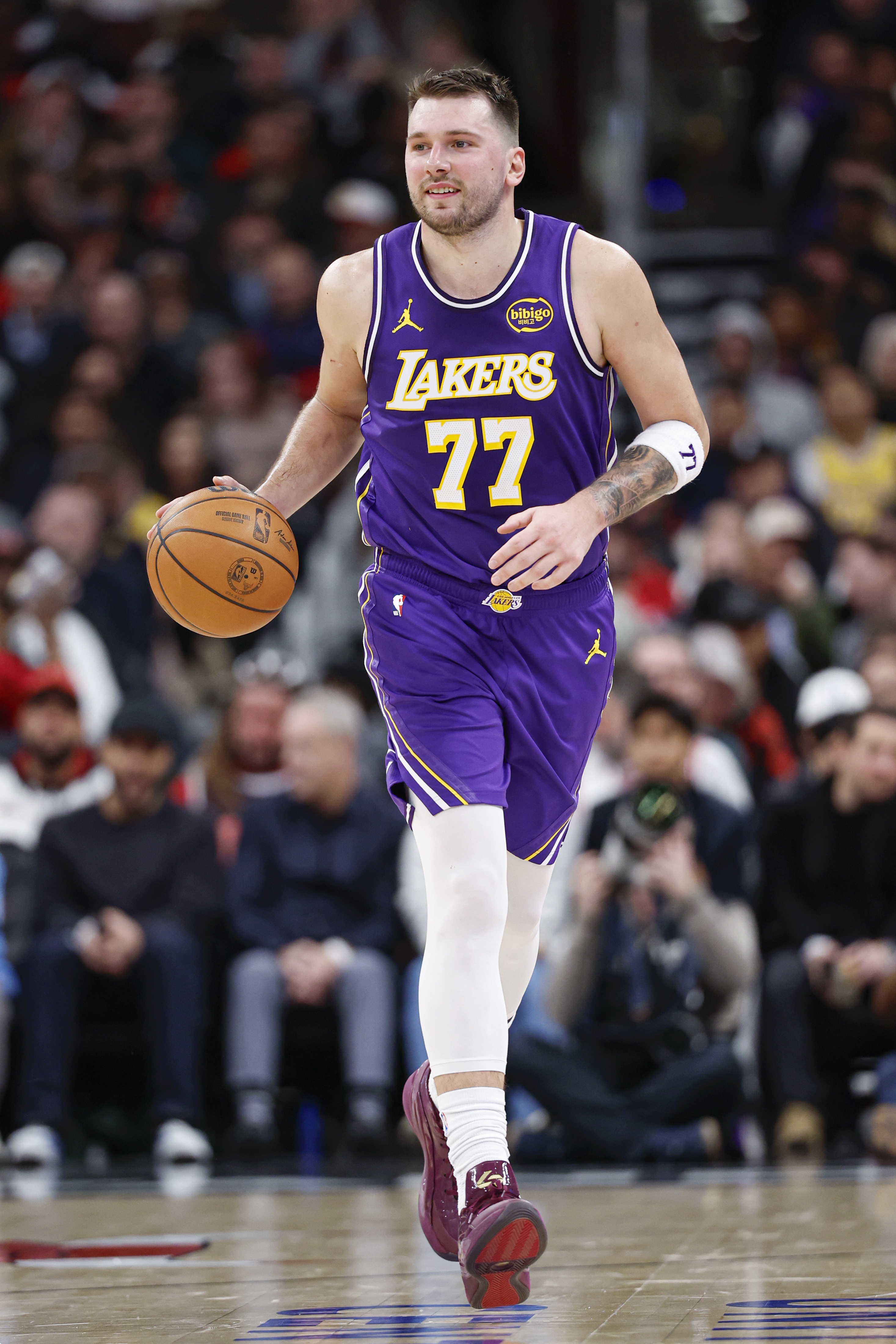 乐鱼体育地址-解说：曾经的那个无解的东契奇回来了 几乎是一人挑战公牛全队